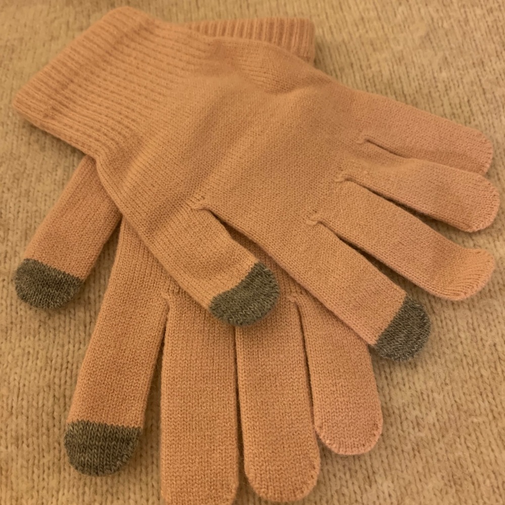 Pink knit gloves